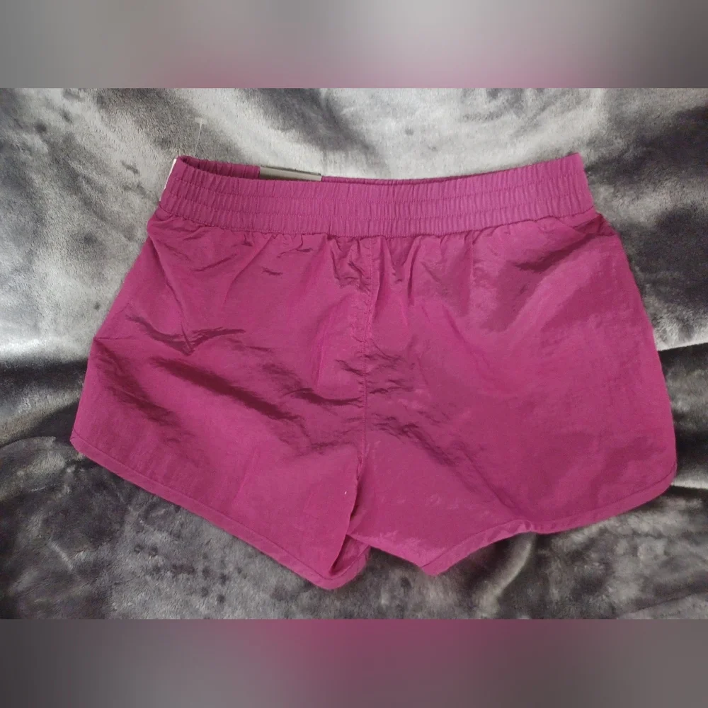 NWT GapFit Running Shorts Size 8 In Fuchsia Pink